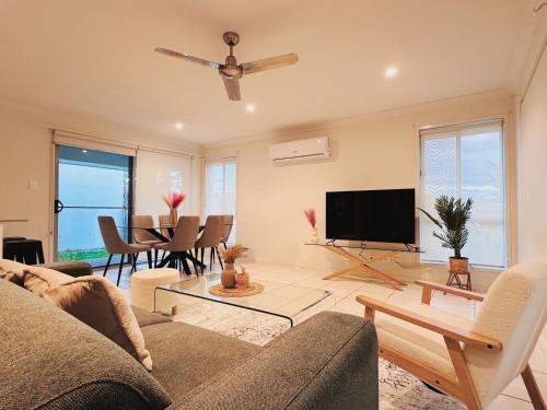 Gold Coast Oasis Villa at Theme Park in Coomera
