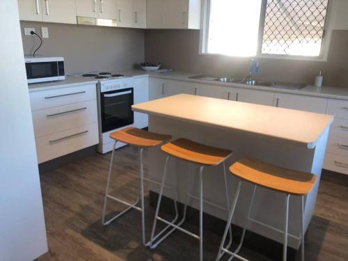 주방, Mt Isa - Emerald Gem 3 Bedroom home QUIET AREA in 마운트아이자