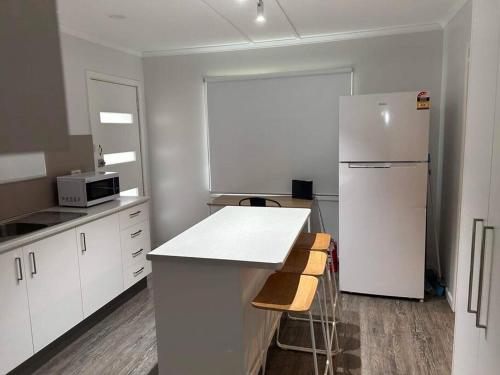주방, Mt Isa - Emerald Gem 3 Bedroom home QUIET AREA in 마운트아이자