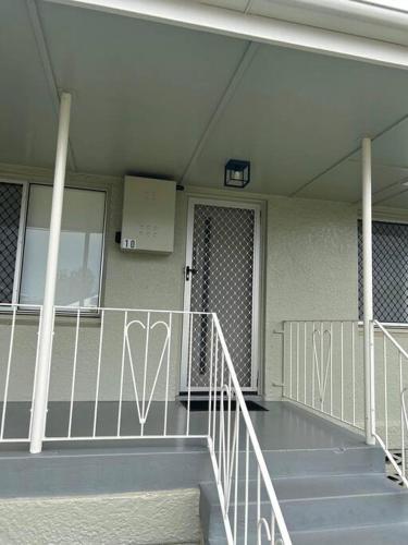출입구, Mt Isa - Emerald Gem 3 Bedroom home QUIET AREA in 마운트아이자