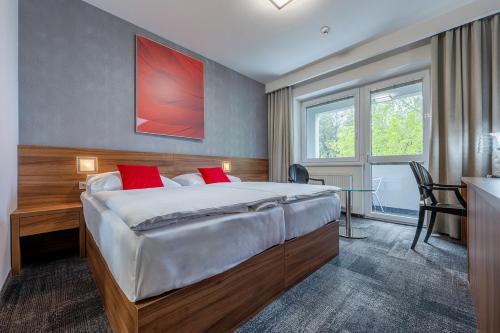 1 queen bed