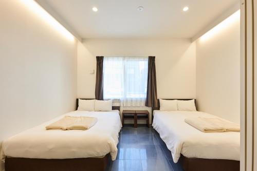 2 double beds