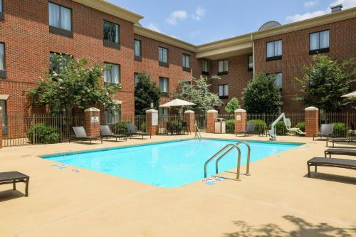 Holiday Inn Express Hotel And Suites Raleigh North - Wake Forest By IHG - 수영장