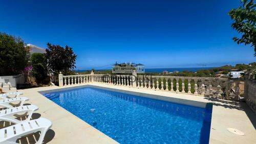 Villa Zafiro 12 pax, pool, sea views, rooftop in Altomira