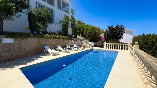 Villa Zafiro 12 pax, pool, sea views, rooftop in Altomira
