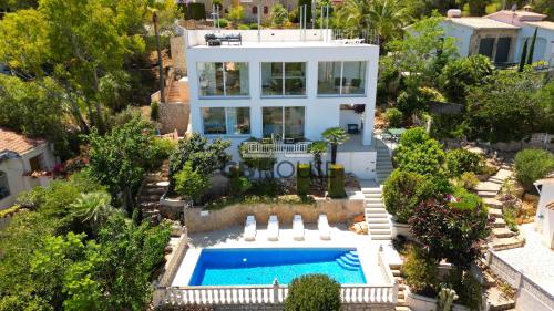 Villa Zafiro 12 pax, pool, sea views, rooftop in Altomira