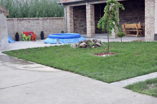 tuin, Dora Apartman in Bačka Topola