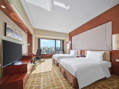 Hilton Executive Double Room with Access to the Executive Lounge image 3