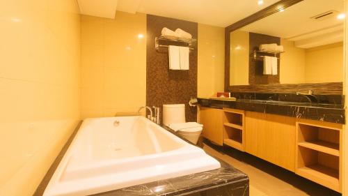 room detail thumbnail 2