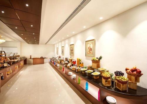 레스토랑, 어코드 크롬 에어포트 호텔 (Accord Chrome Airport Hotel) in 첸나이