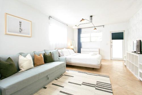 Spacious Apt in the heart of South Beach 4