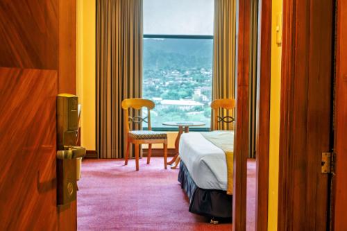 Ambassador Room image 1