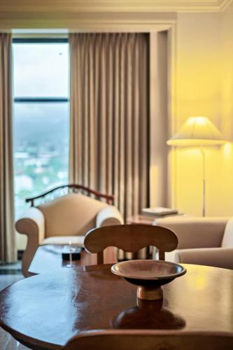 Ambassador Suite image 6