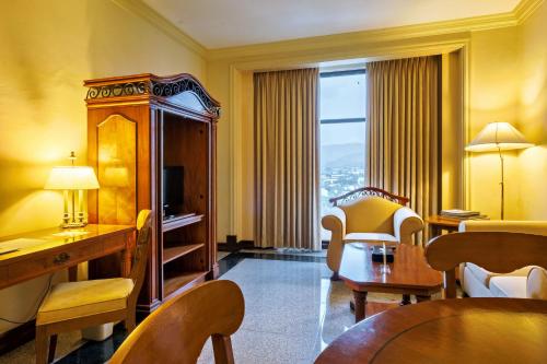 Ambassador Suite image 9