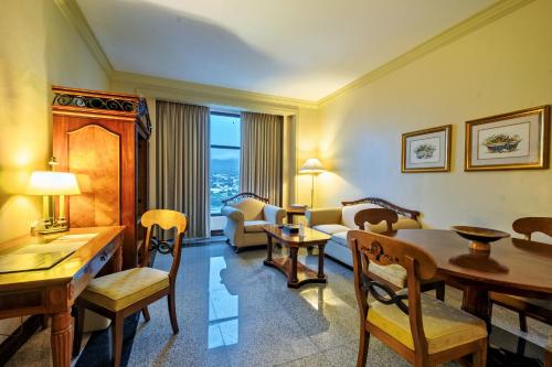 Ambassador Suite image 10
