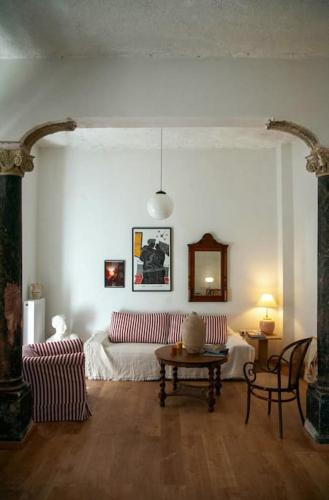 Casa L'on Athenian Flat