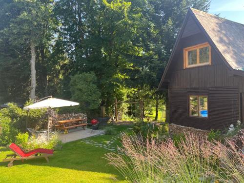 Kert, Chata 1-Padesátka (Chata 1-Padesatka) in Bedrichov U Jablonce Nad Nisou