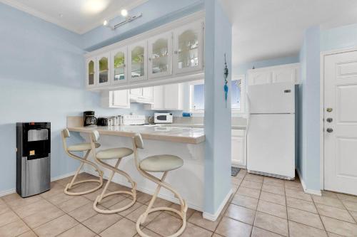 Dolphin Condominiums by Padre Getaways - image 11