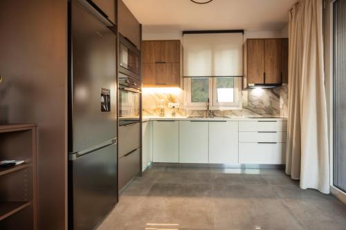 Luxury apartment with rooftop pool in Meronas Luxury apartment with rooftop pool in Meronas