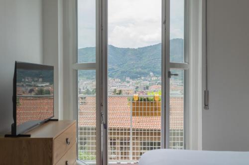 Como Panorama by Rent All Como - image 5