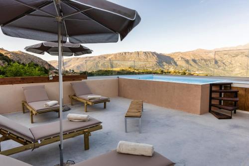 Swimming pool, Luxury apartment with rooftop pool in Meronas in Stavros