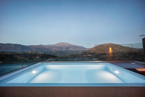 Luxury apartment with rooftop pool in Meronas · Thrónos