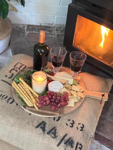 Mid winter, mid week cosy fireside SALE now on at One Wee Cottage, Healesville (fotografie 4)