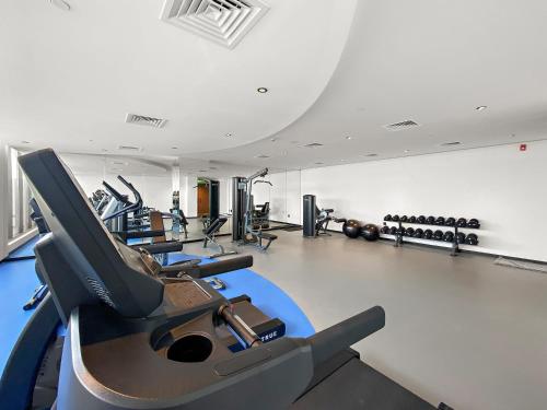 Cosy 1bedroom apartment with pool gym game room - image 10