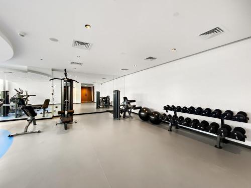 Cosy 1bedroom apartment with pool gym game room - image 5