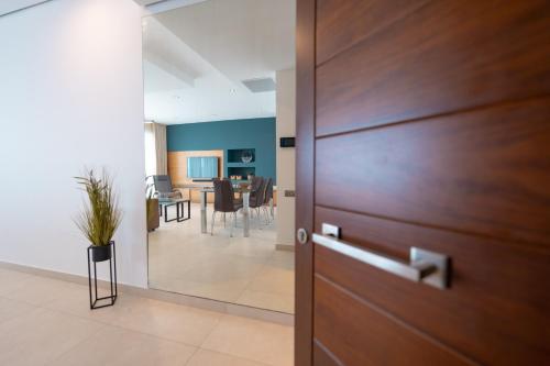 Stunning Seafront Flat in Sliema, Sliema (zdjęcie 3)