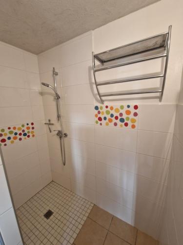 Bathroom, Studio Le Plancher in Bathernay