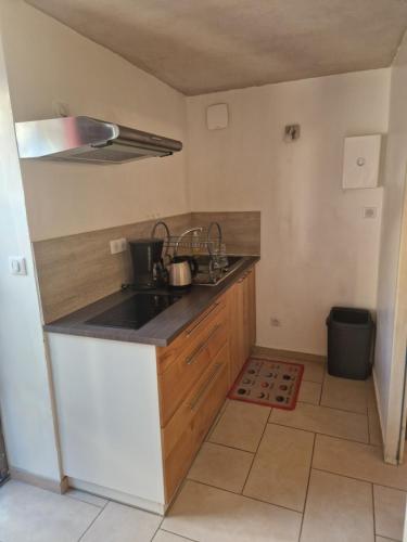 Kitchen, Studio Le Plancher in Bathernay