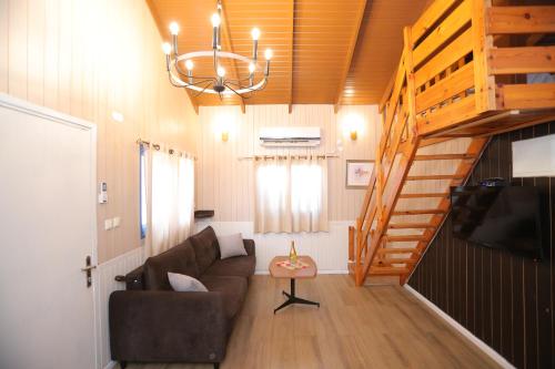 2 bedrooms, 6 beds