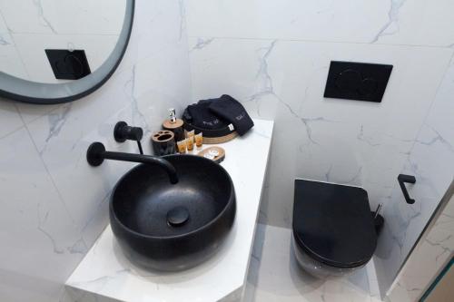 Central Athens Studio Oasis for Urban Explorers - main image