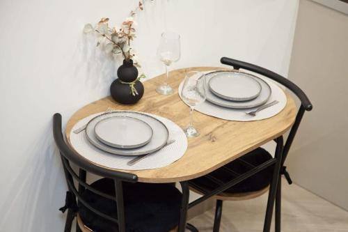 Central Athens Studio Oasis for Urban Explorers - image 2