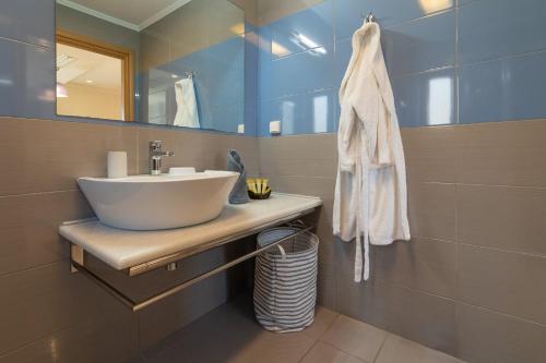 Niriides Luxury Villas - image 4