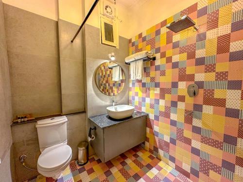 room detail thumbnail 2