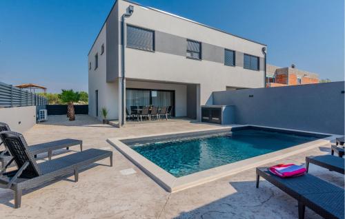3 Bedroom Awesome Home In Vrsi
