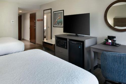 2 queen beds