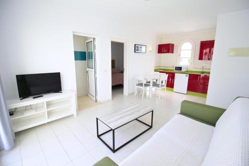 Apartamentos Corona Mar - image 7