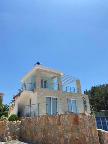 Queen Eyridiki Luxury Villa 2