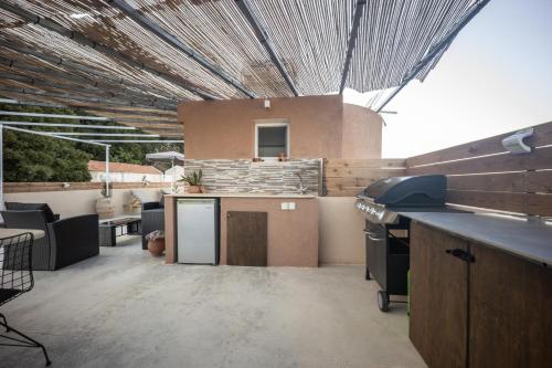 Luxury apartment with rooftop pool in Meronas Luxury apartment with rooftop pool in Meronas