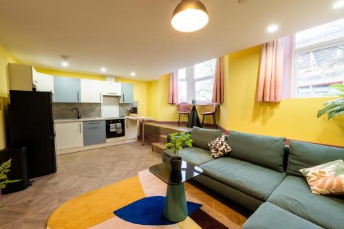Aaron Wise - 51 Fitzhamon Apartments, Cardiff