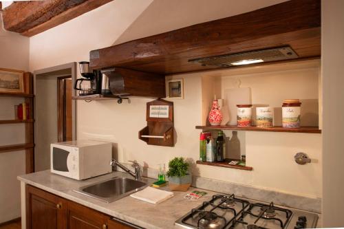 Terme Apartment by Mamo Florence - image 14