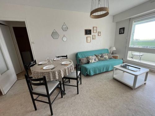 . T2 à 150m de la plage avec loggia, parfait pour 5 pers. - FR-1-324A-37