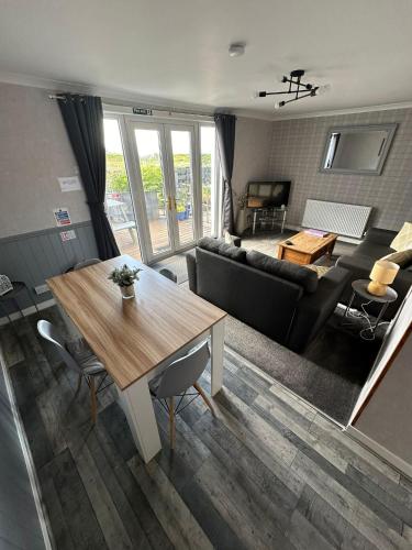 Iekārtas, Self Catering Spacious 2 Bed Apartment with sea views in Porthendersona