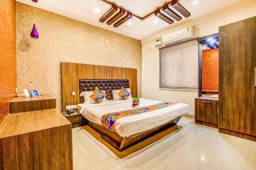 room detail thumbnail 1