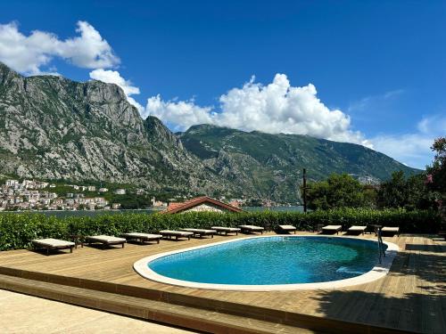 Kolam renang, Montebay Perla in Prcanj