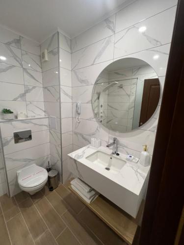 Superior Twin Room image 3