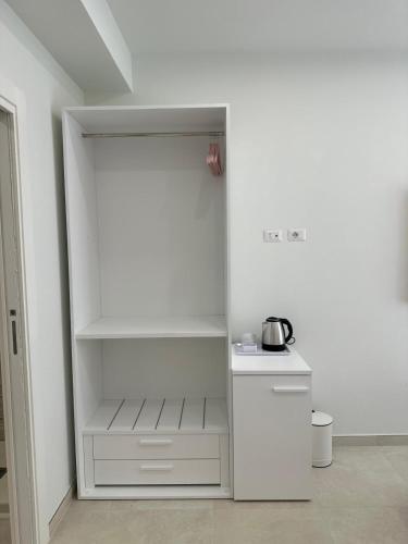 Double Room with Balcony image 10